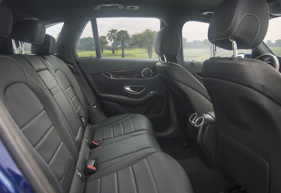 mercedes benz glc 200 da san sang den tay khach hang
