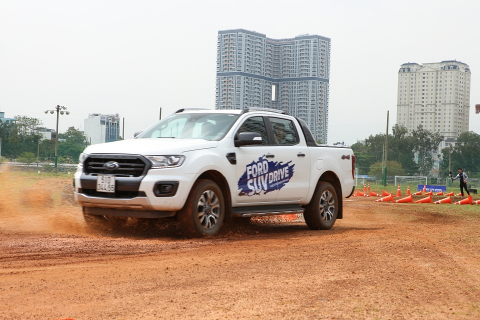 trai nghiem off road tai su kien ford suv drive