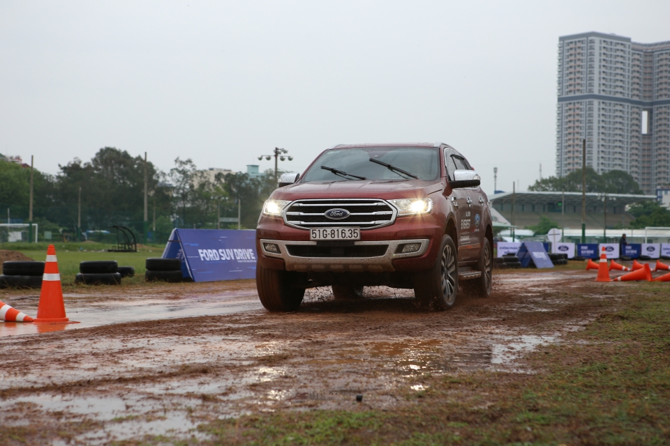 trai nghiem off road tai su kien ford suv drive