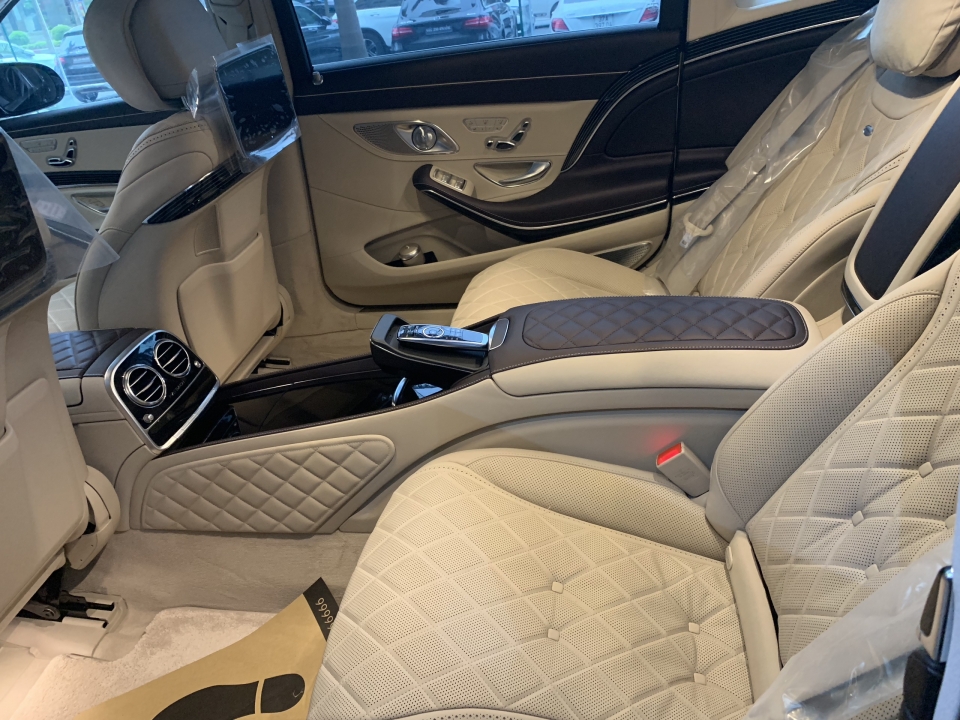 mercedes maybach s650 2019 dau tien tai viet nam den tay khach hang