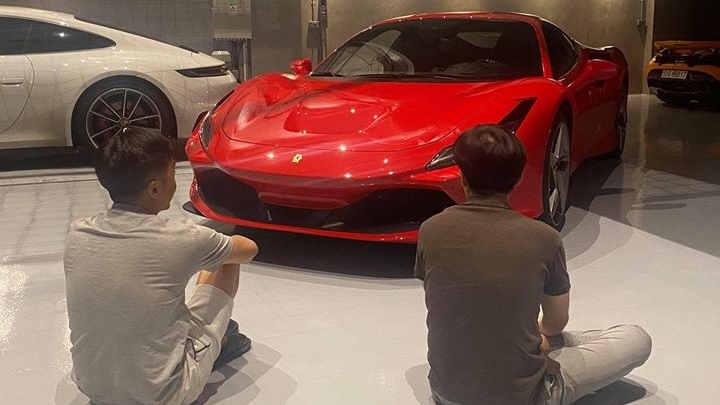 Đại gia Cường đô la được vợ 'tặng' Ferrari F8 Tributo đầu tiên tại Việt Nam