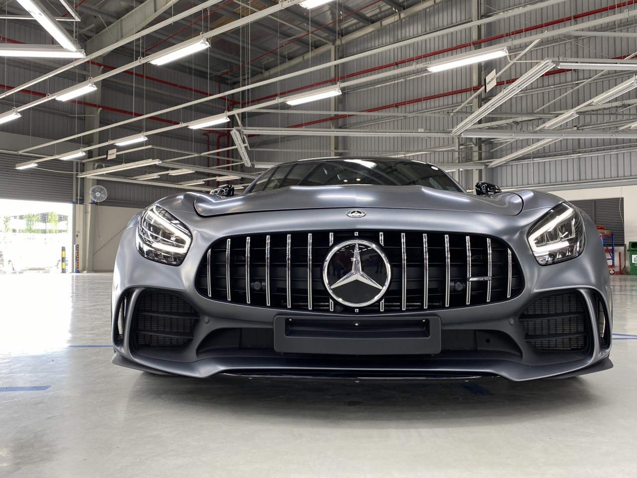 mercedes amg gt r manh thu co gia chi 116 ty dong
