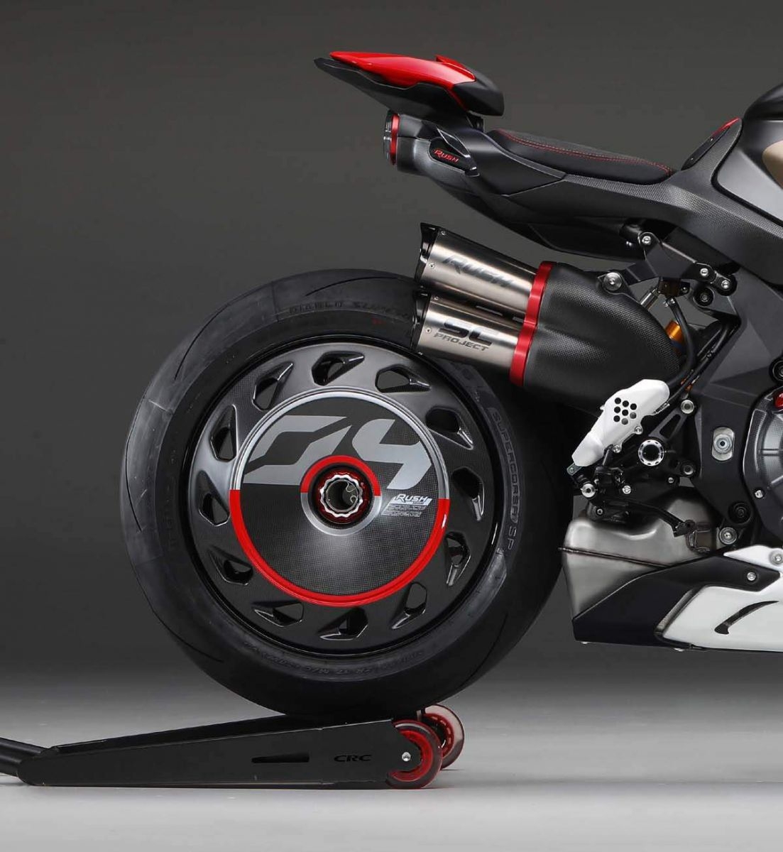 mv agusta rush 1000 co gia khoi diem tu 34000 euro