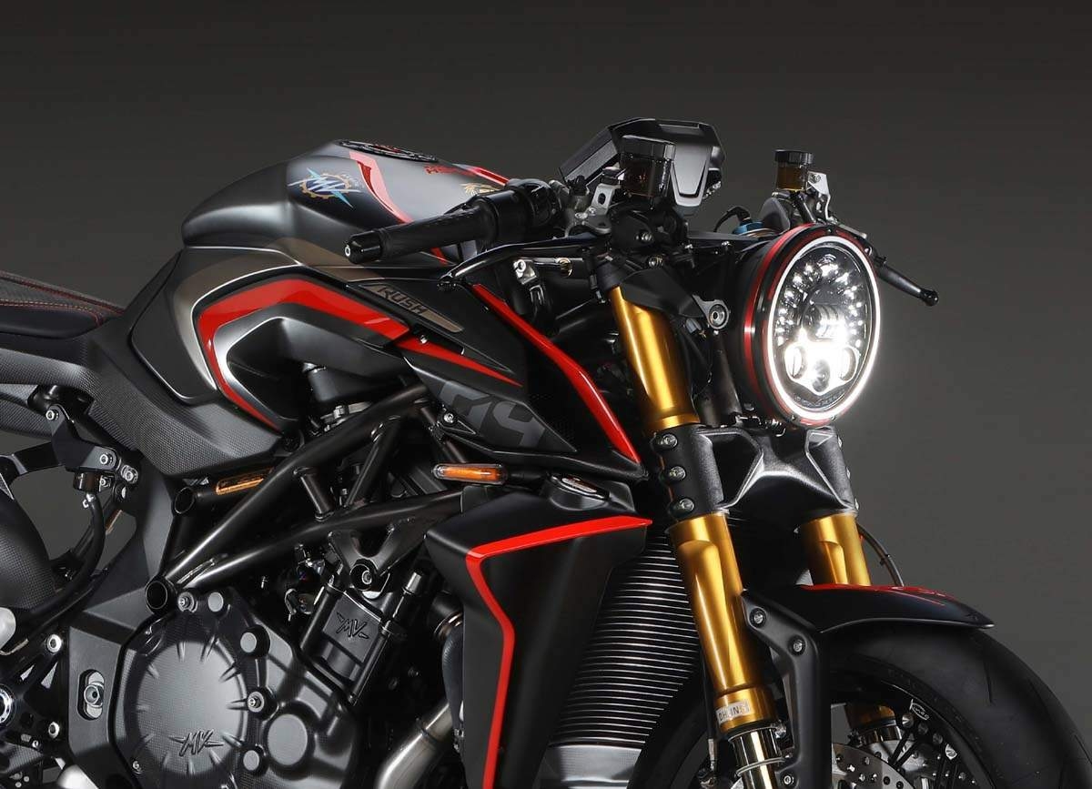 mv agusta rush 1000 co gia khoi diem tu 34000 euro