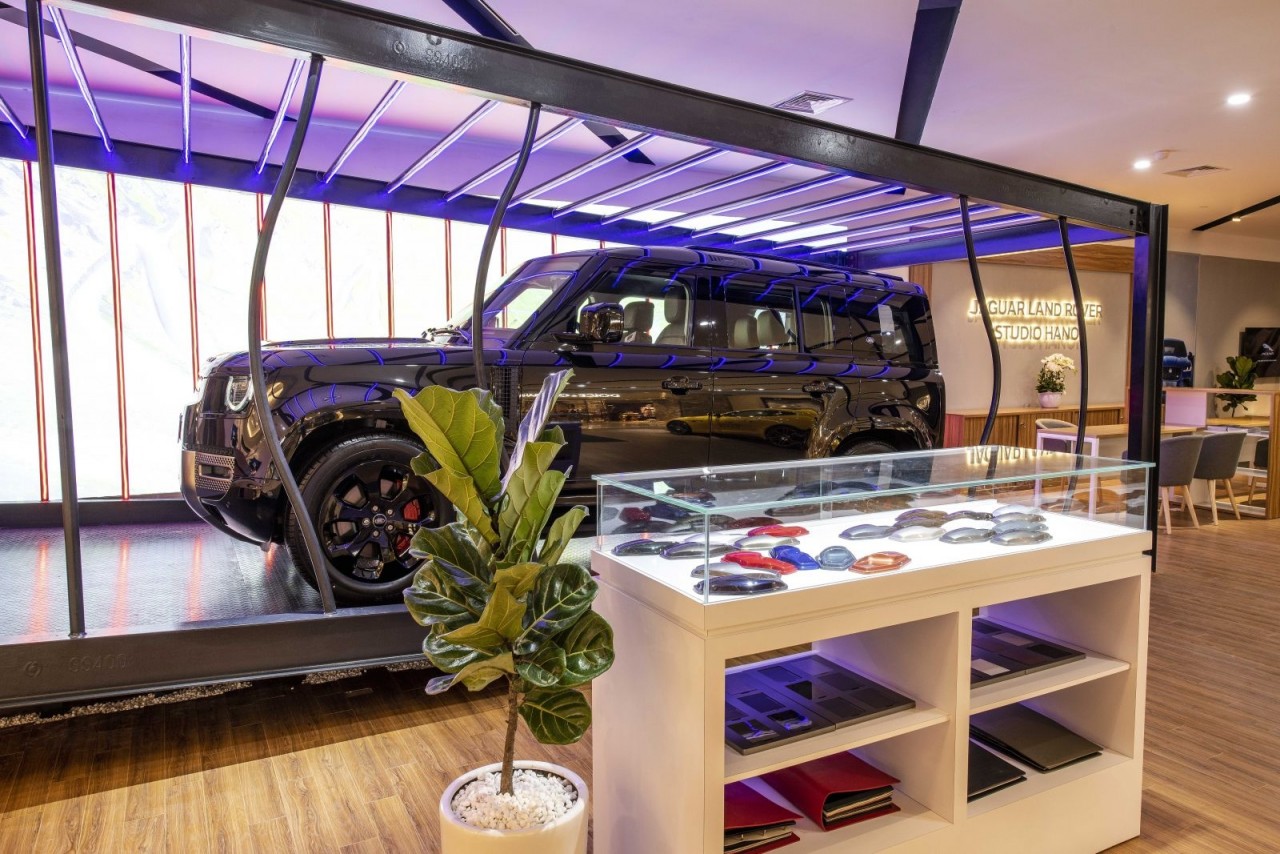 Jaguar Land Rover có phòng trưng bày mới tại Hà Nội