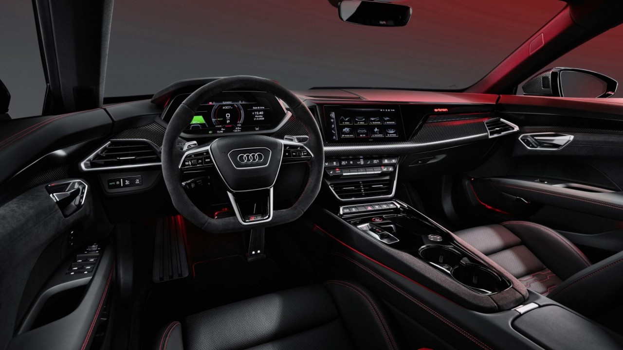 Audi e-tron GT 2022 có giá từ 2,7 tỉ đồng
