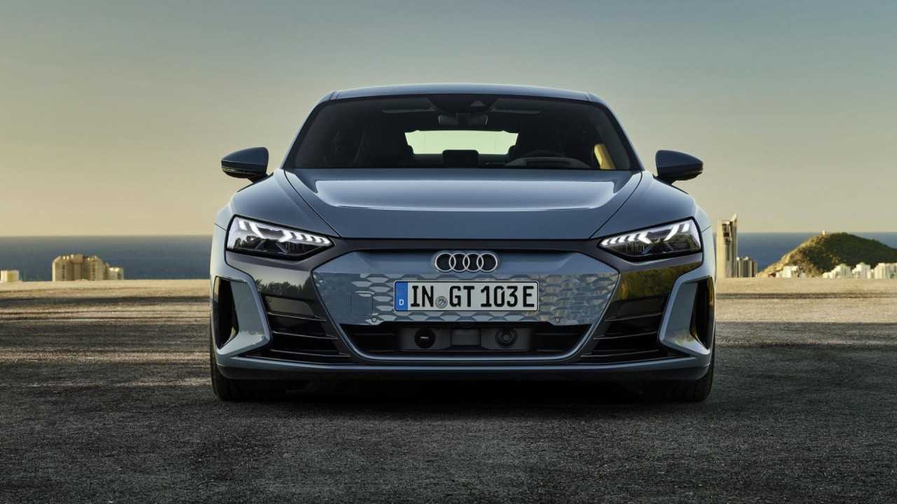 Audi e-tron GT 2022 có giá từ 2,7 tỉ đồng