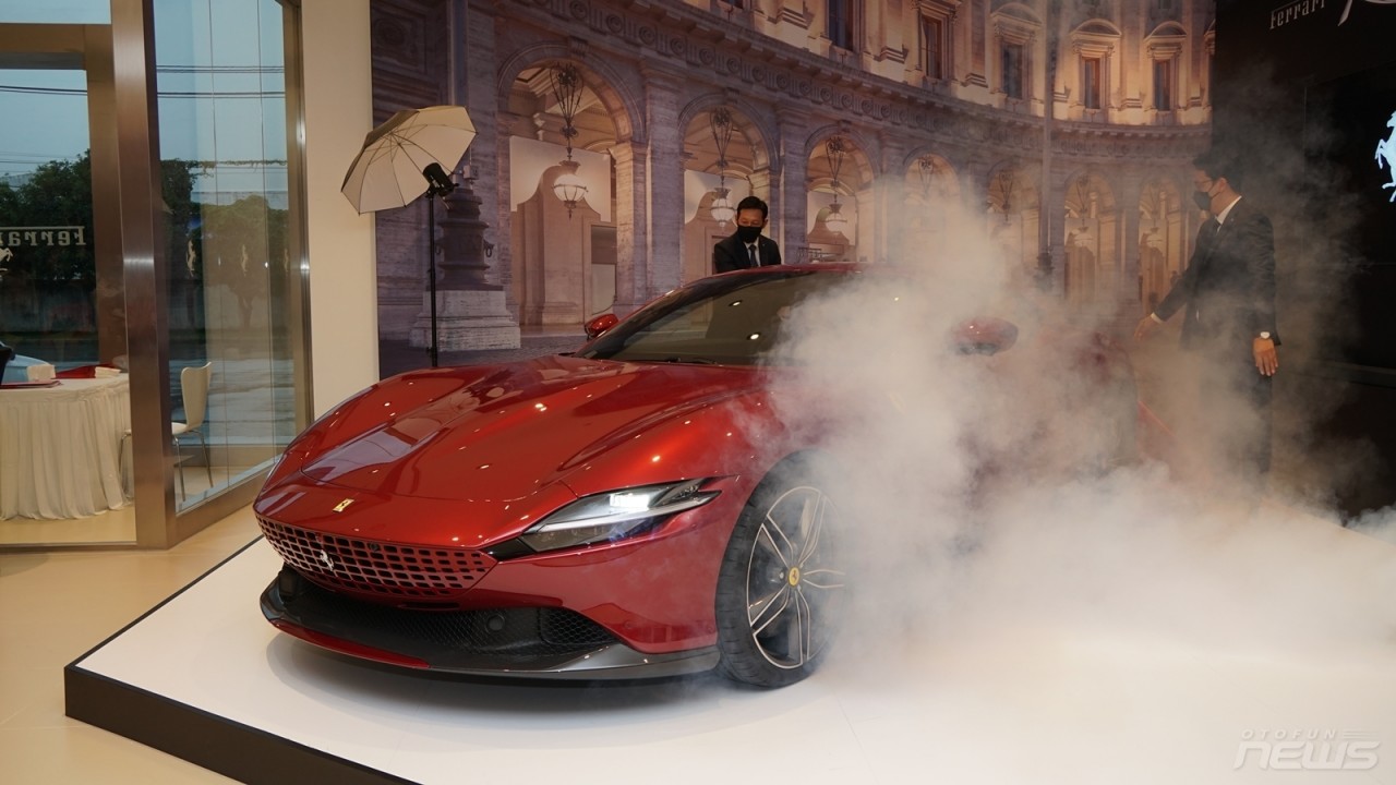 Ferrari Roma được vinh danh là siêu xe xuất sắc nhất trong năm