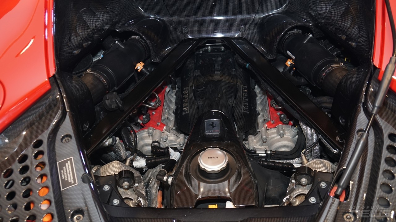 Cận cảnh SF90 Stradale siêu xe mạnh của Ferrari tại Việt Nam