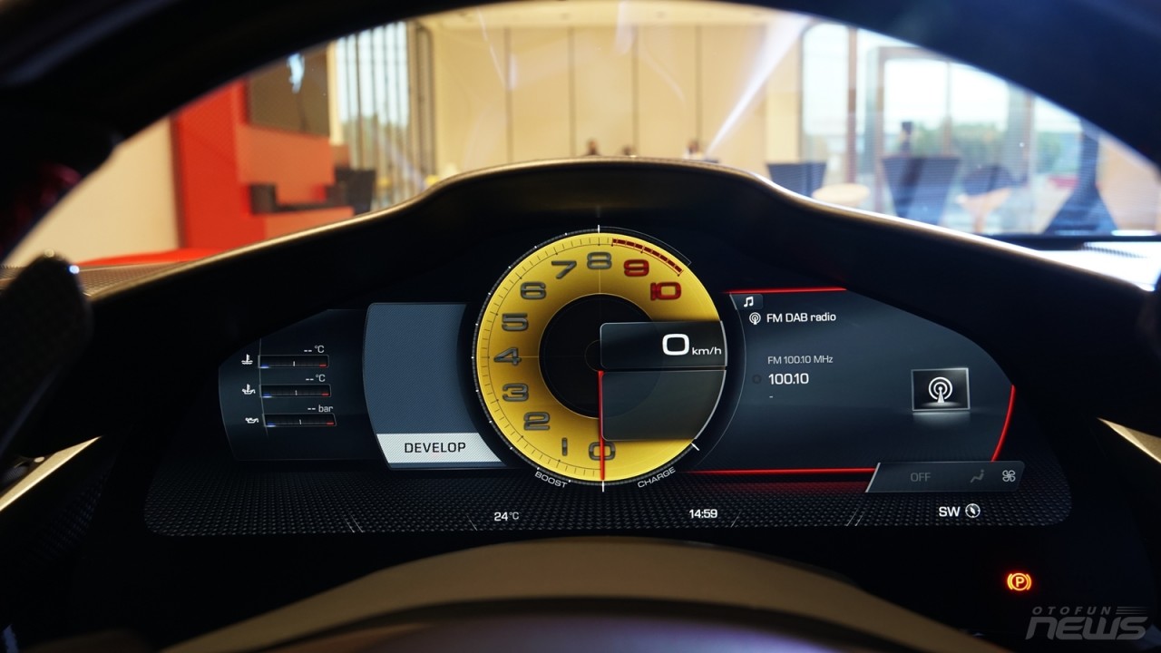 Cận cảnh SF90 Stradale siêu xe mạnh của Ferrari tại Việt Nam Cận cảnh SF90 Stradale siêu xe mạnh của Ferrari tại Việt Nam