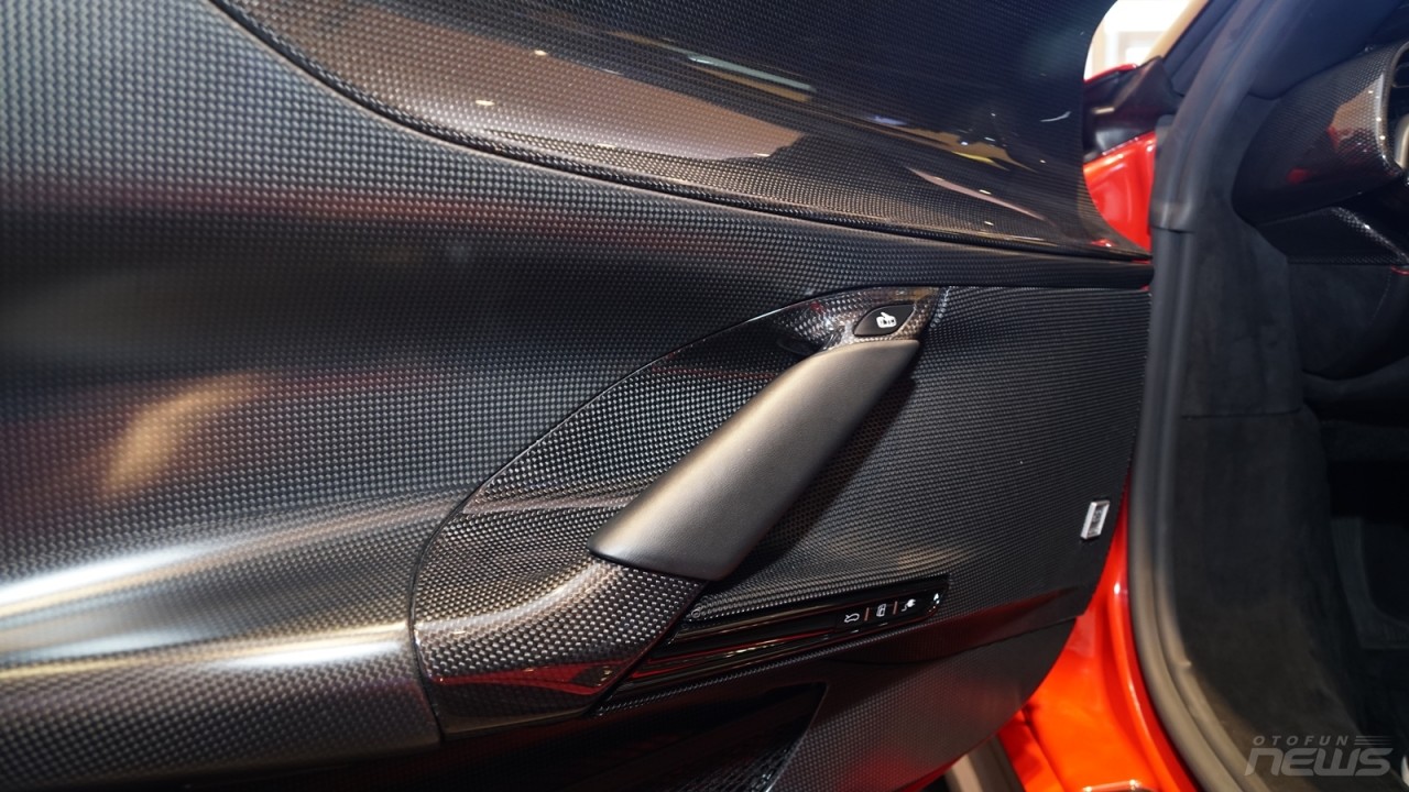 Cận cảnh SF90 Stradale siêu xe mạnh của Ferrari tại Việt Nam Cận cảnh SF90 Stradale siêu xe mạnh của Ferrari tại Việt Nam