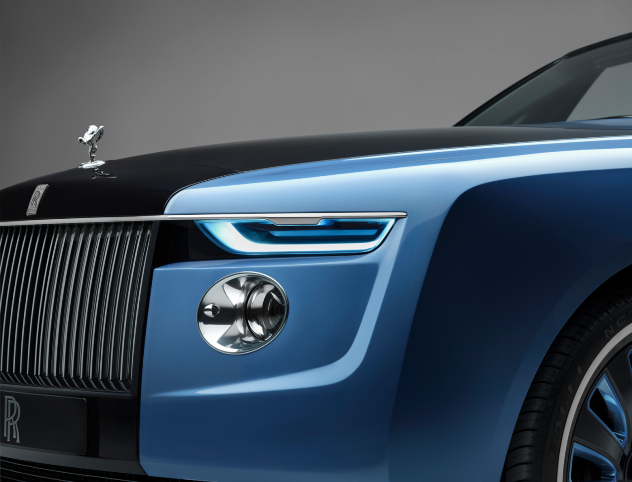 Rolls-Royce trình làng xe siêu sang mui trần mới mang tên ‘Boat Tail’