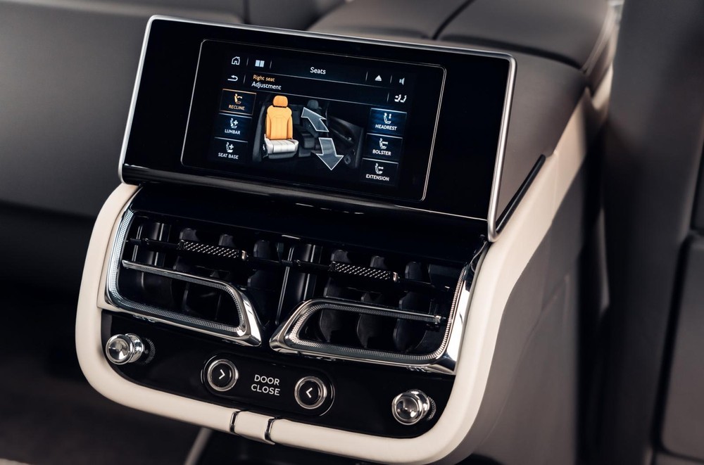 Bentley Bentayga EWB ra mắt với khoang nội thất rộng nhất phân khúc