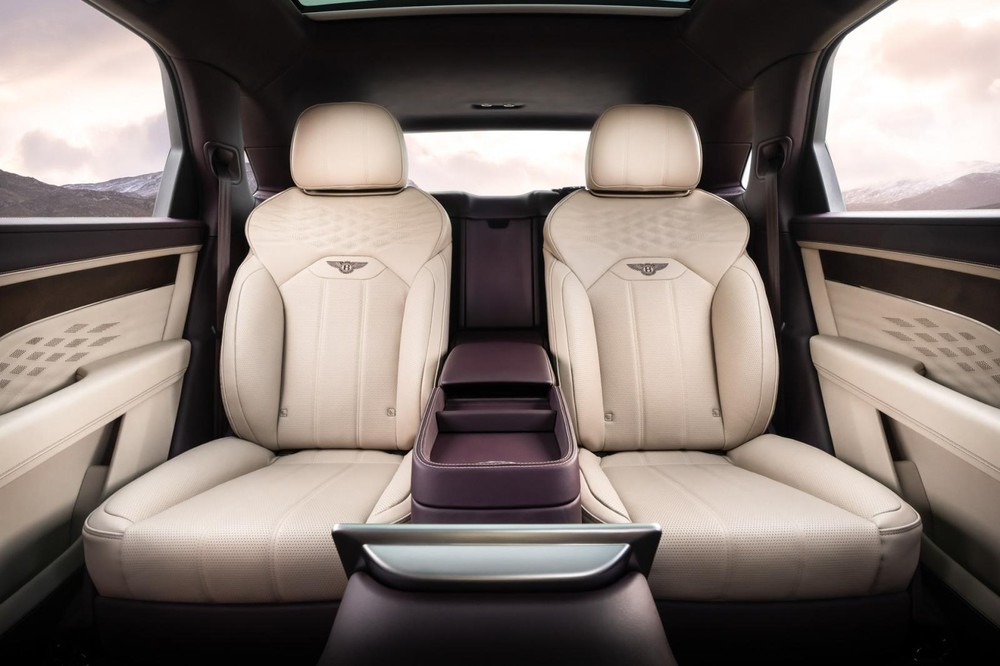 Bentley Bentayga EWB ra mắt với khoang nội thất rộng nhất phân khúc