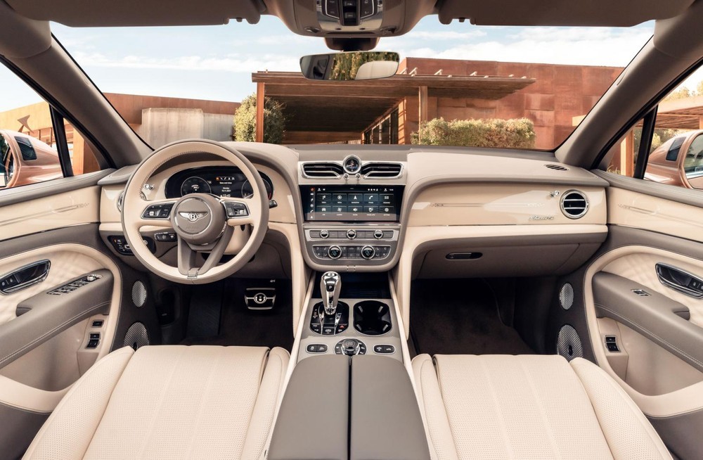 Bentley Bentayga EWB ra mắt với khoang nội thất rộng nhất phân khúc