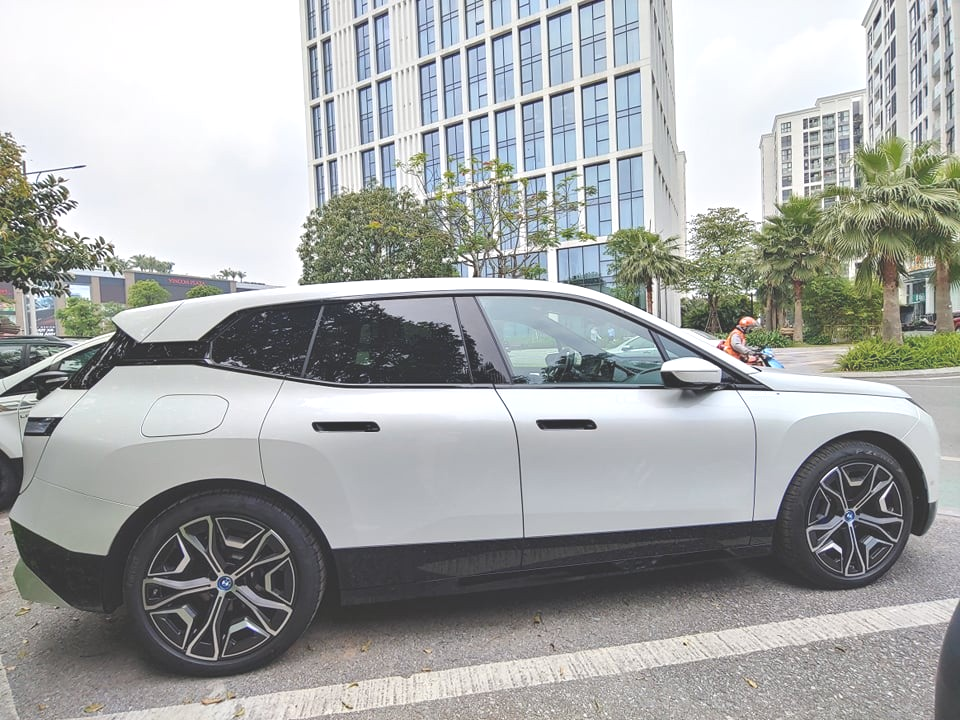 Xe điện BMW iX iDrive40 âm thầm xuất hiện tại Việt Nam