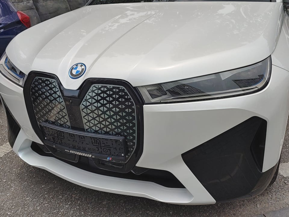 Xe điện BMW iX iDrive40 âm thầm xuất hiện tại Việt Nam