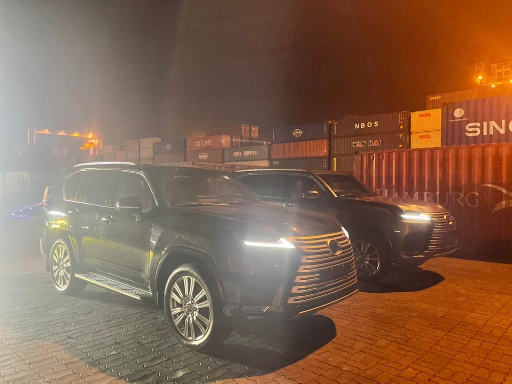 Cặp đôi Lexus LX600 Ultra Luxury cập bến Việt Nam