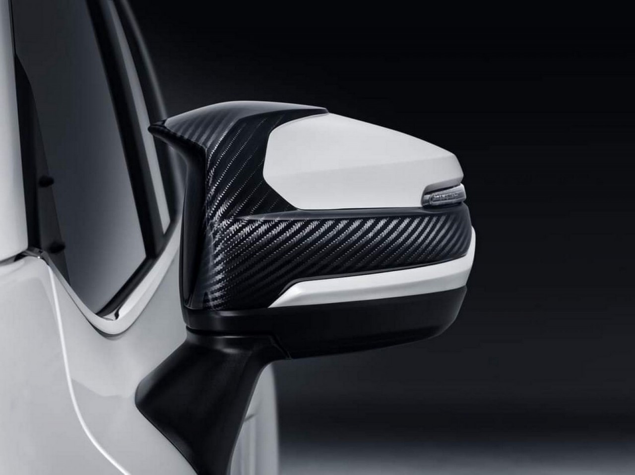 Toyota Land Cruiser 2022 độ thân rộng cực ngầu với các chi tiết bằng sợi carbon