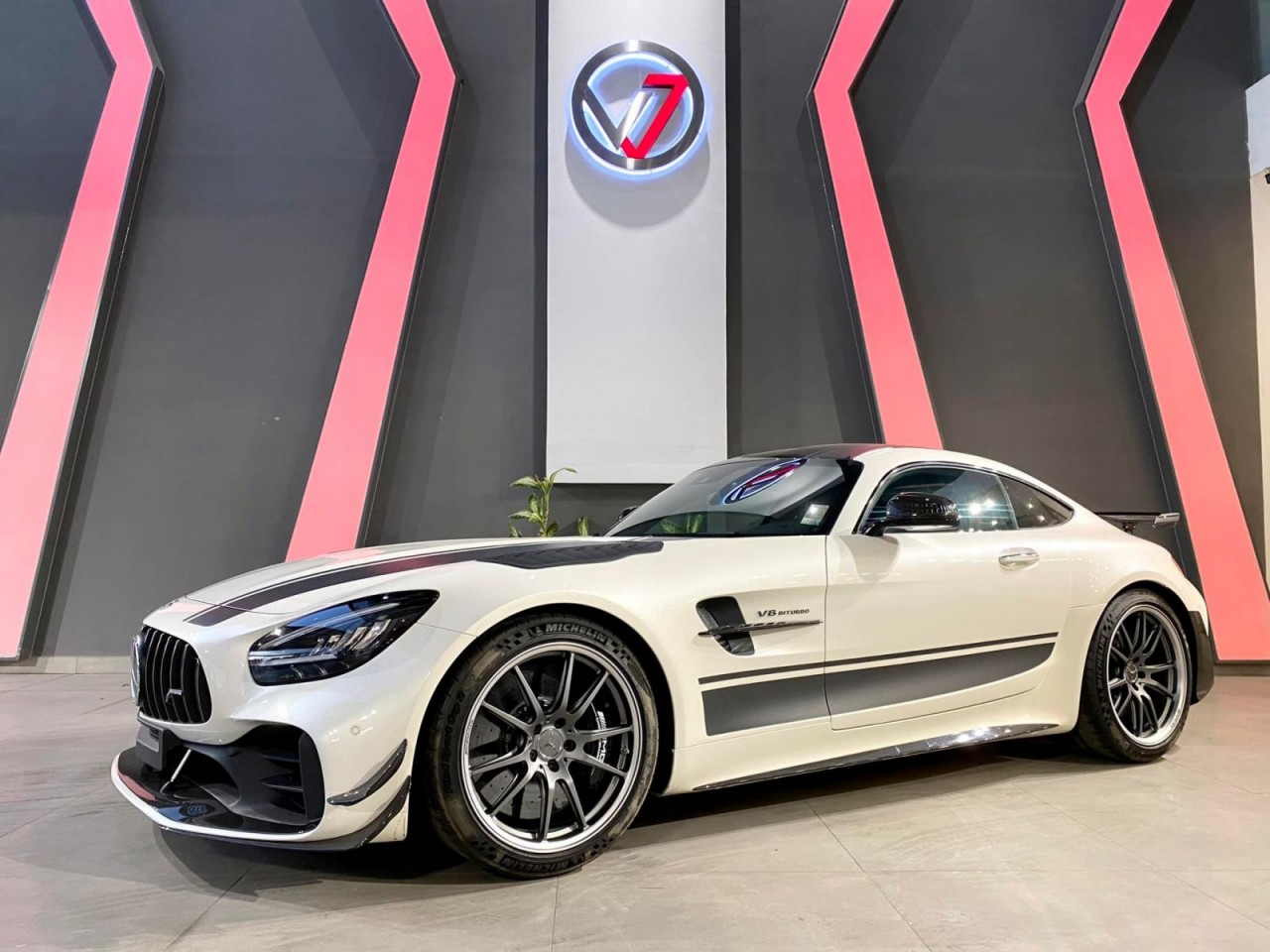 Cận cảnh Mercedes-AMG GT R Pro thứ 2 tại Việt Nam