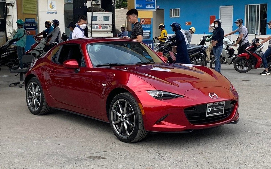 Xe thể thao Mazda MX-5 RF 2022 đầu tiên về Việt Nam