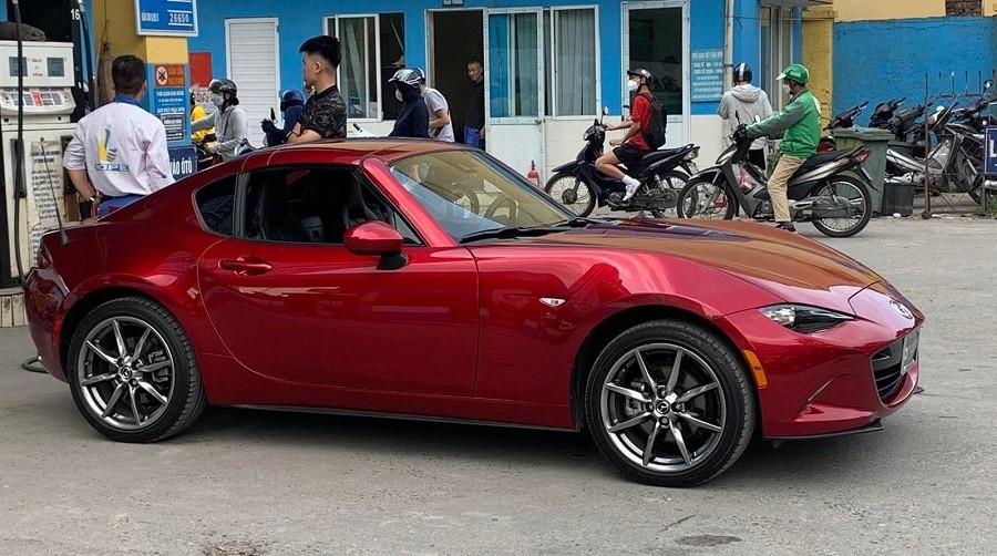 Xe thể thao Mazda MX-5 RF 2022 đầu tiên về Việt Nam