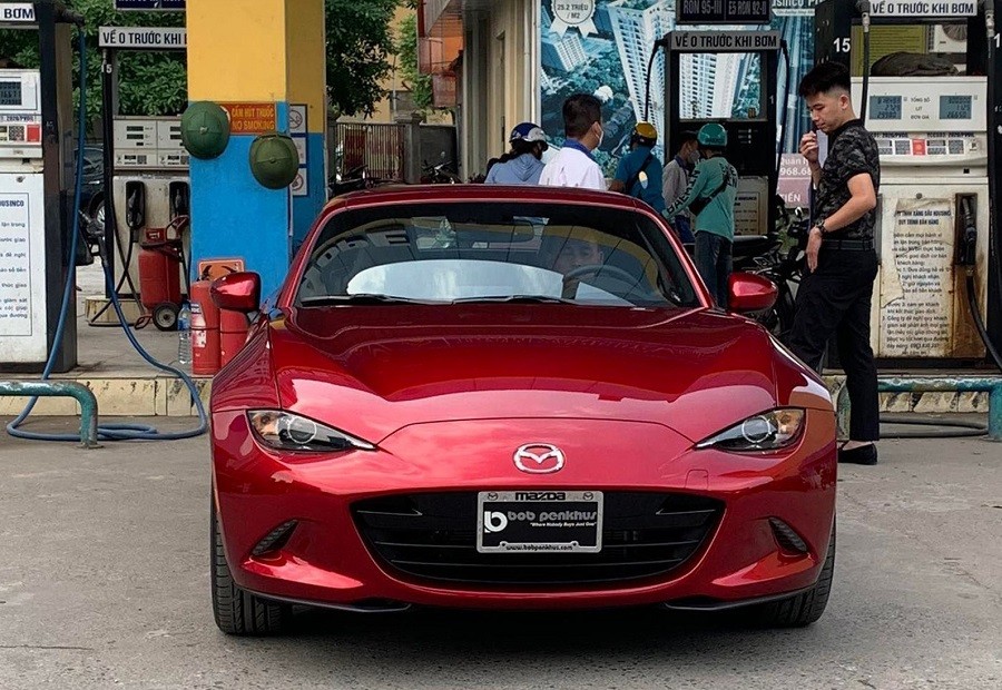 Xe thể thao Mazda MX-5 RF 2022 đầu tiên về Việt Nam