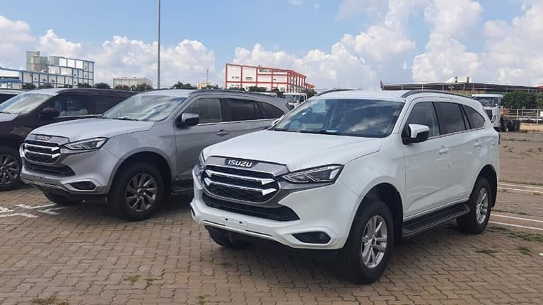 Isuzu MU-X 2022 về đến Việt Nam