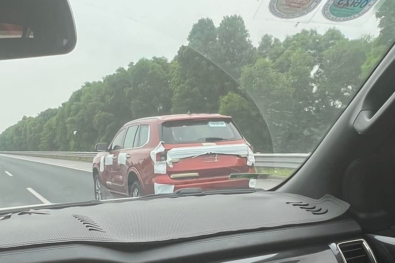 Bắt gặp Ford Everest 2022 'không che' chạy thử tại Việt Nam