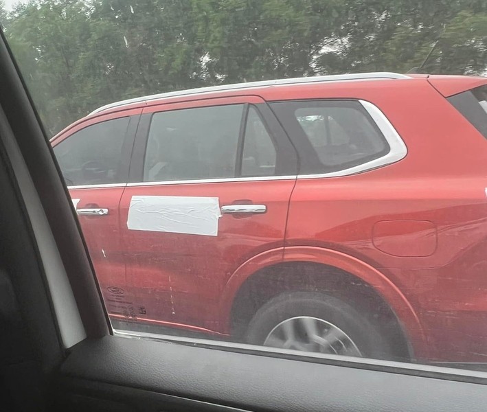 Bắt gặp Ford Everest 2022 'không che' chạy thử tại Việt Nam