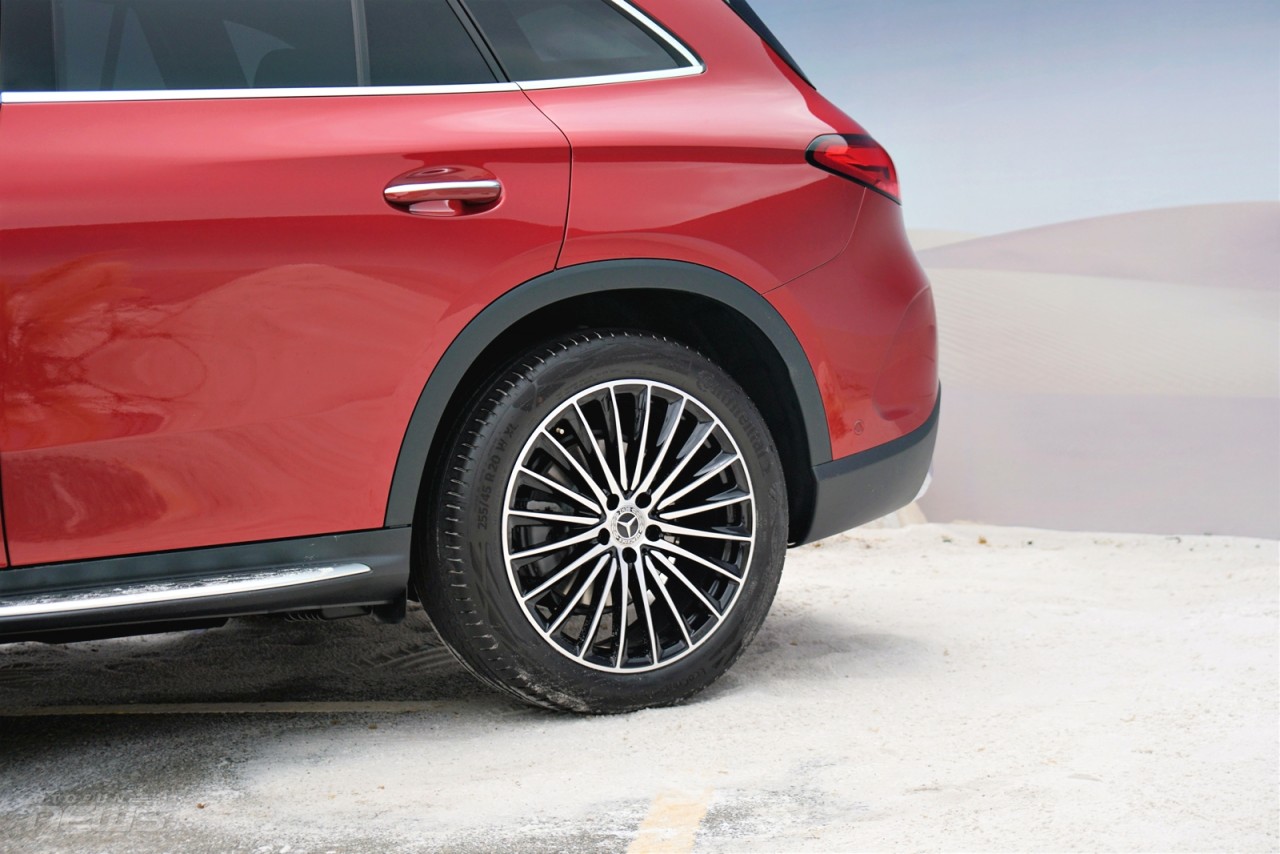 Cận cảnh Mercedes-Benz GLC 300 4MATIC giá 2,8 tỷ đồng