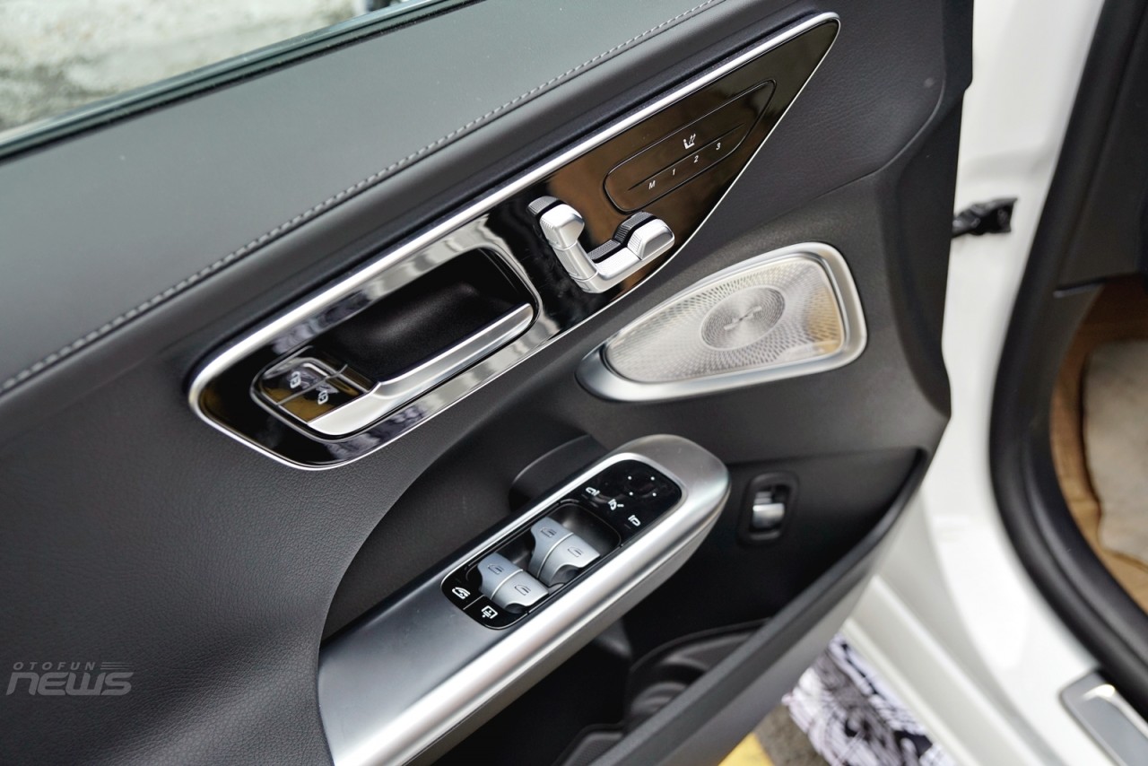 Cận cảnh xe hiệu năng cao Mercedes-AMG C43 4Matic đầu tiên lắp ráp tại Việt Nam