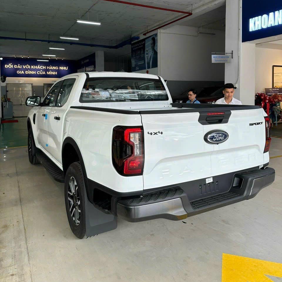 Ford Ranger Sport về đại lý, giá từ 864 triệu đồng