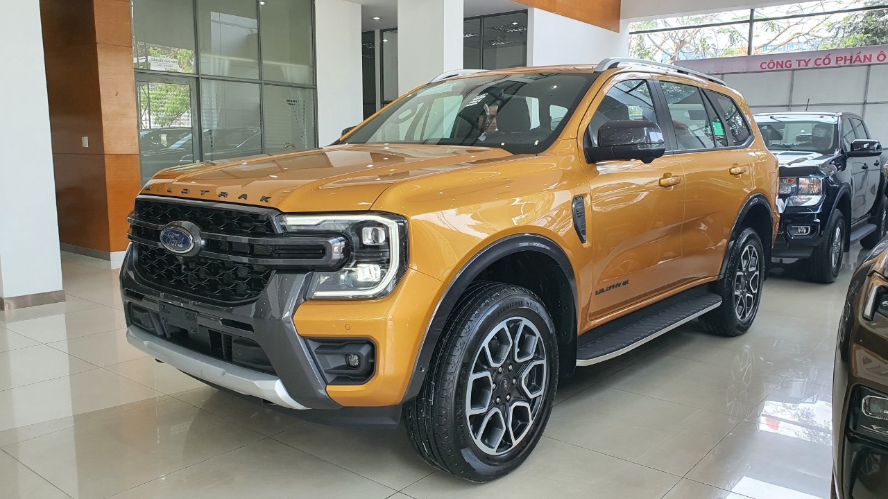 Cận cảnh Ford Everest Wildtrak 2023 tại đại lý