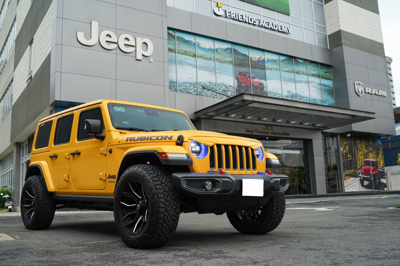 Điểm mặt dàn xe Jeep đồng hành cùng Rap Việt mùa 3