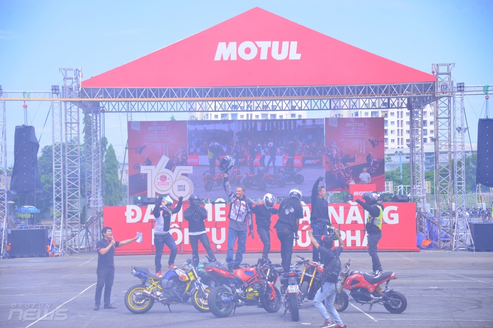 soi dong ngay hoi motul stunt fest 2018
