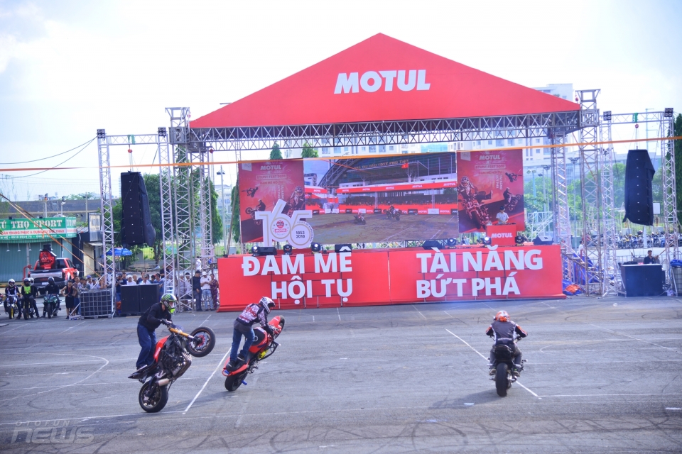 soi dong ngay hoi motul stunt fest 2018