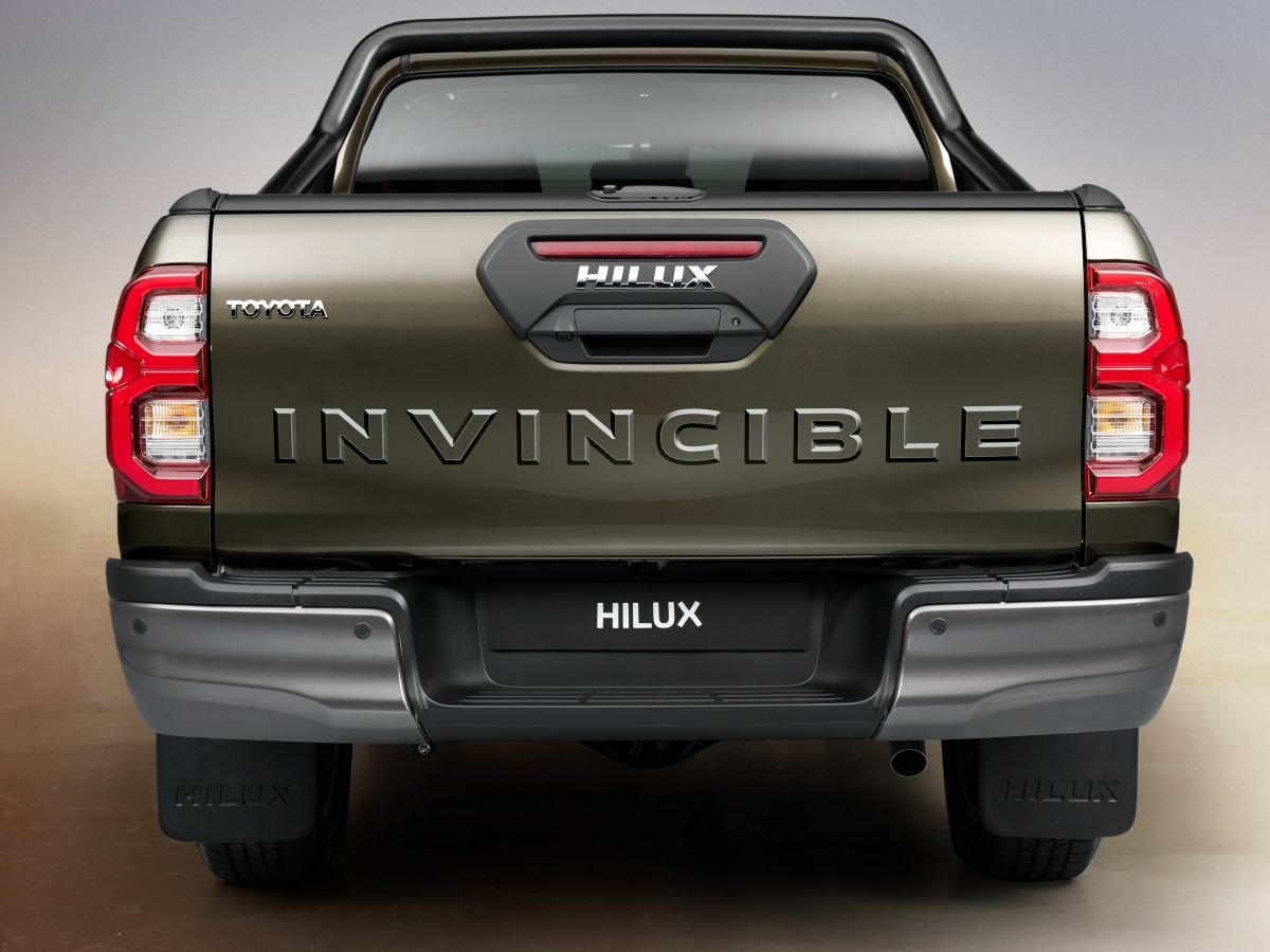 toyota hilux 2020 trinh lang voi nhieu trang bi moi