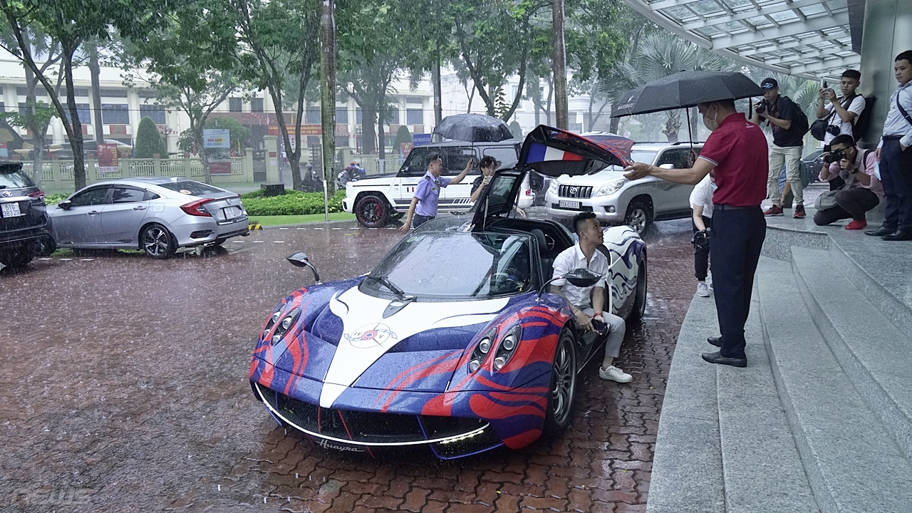minh nhua lai than gio pagani huayra doi mua di mua suv moi