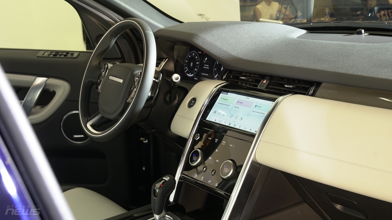 can canh land rover discovery sport 2020
