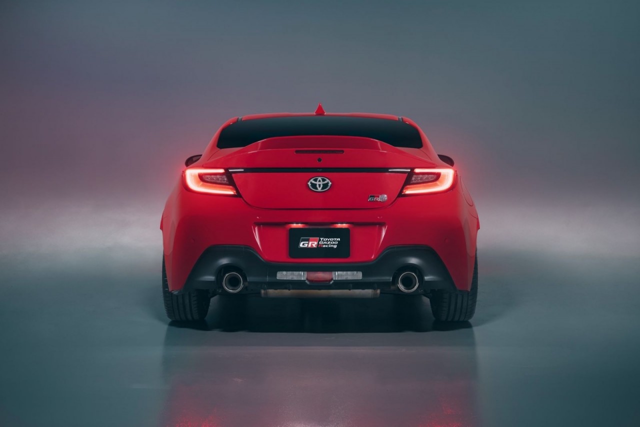 Toyota GR-86 2022 ra mắt với giá 30.000 USD