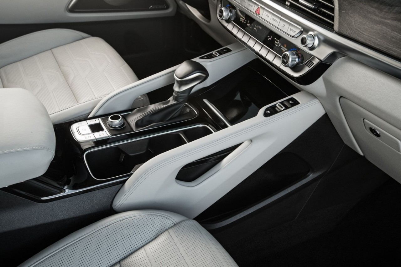 Kia Telluride 2022 bổ sung công nghệ, giá bán tăng