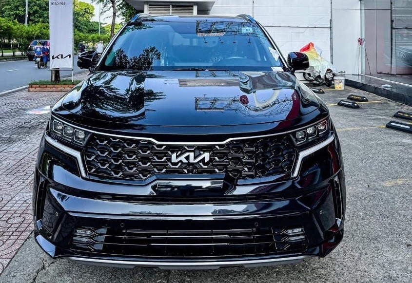 Kia Sorento với logo mới đã có mặt tại đại lý