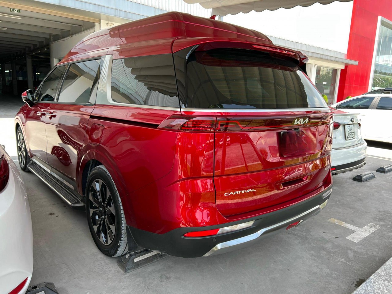 Bắt gặp Kia Carnival Royal tại TP.HCM