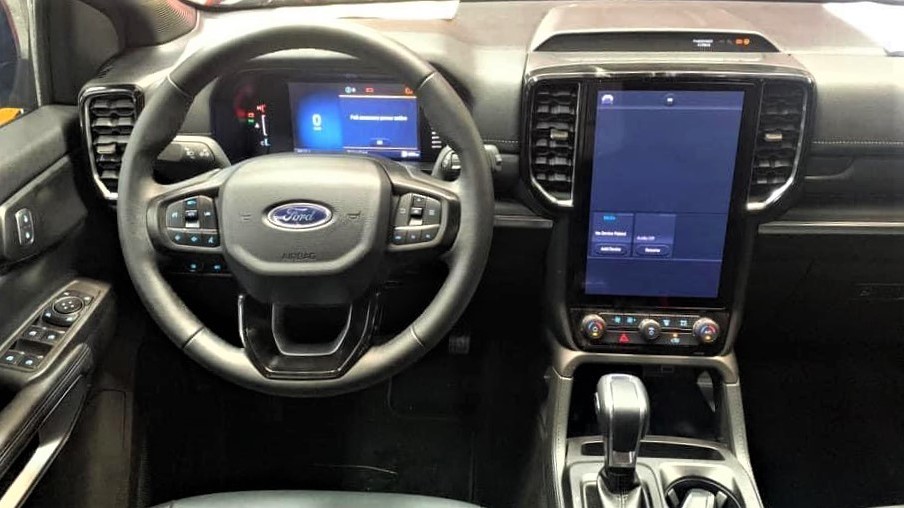 Ford Everest thế hệ mới lộ trang bị trước ngày ra mắt