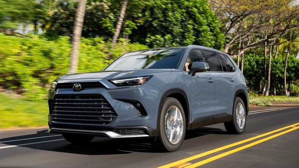 Toyota Grand Highlander 2024 có giá quy đổi hơn 1 tỷ đồng, quyết đấu Hyundai Palisade