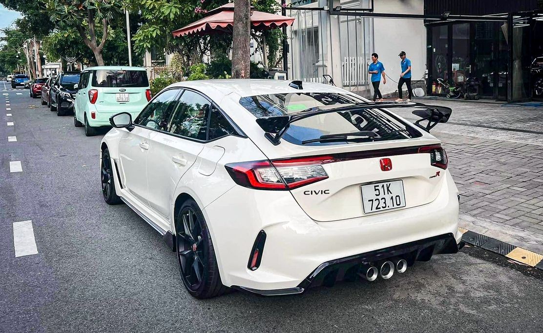 Honda Civic Type R 2023 đầu tiên ra biển số tại Việt Nam