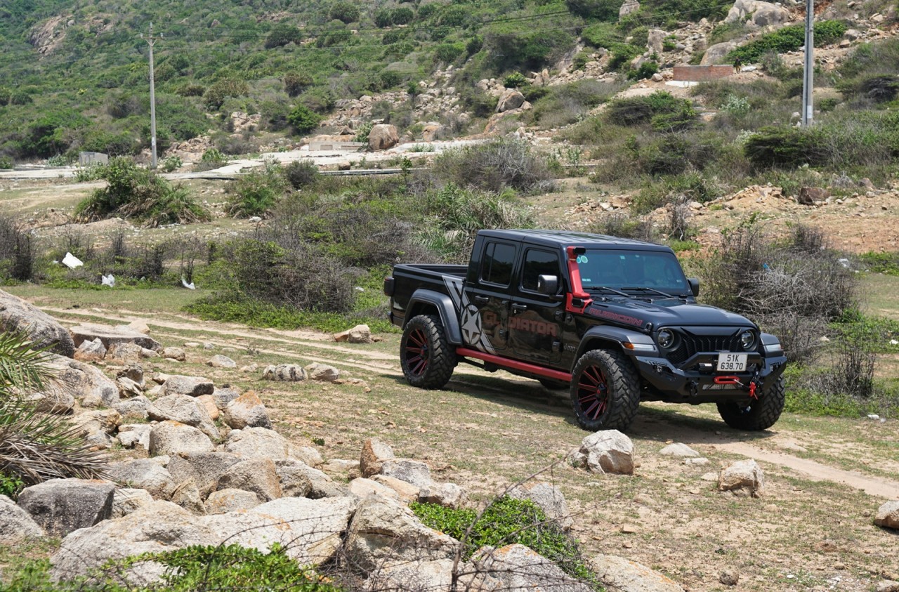 Jeep Gladiator 2023: Mẫu bán tải không dành cho số đông