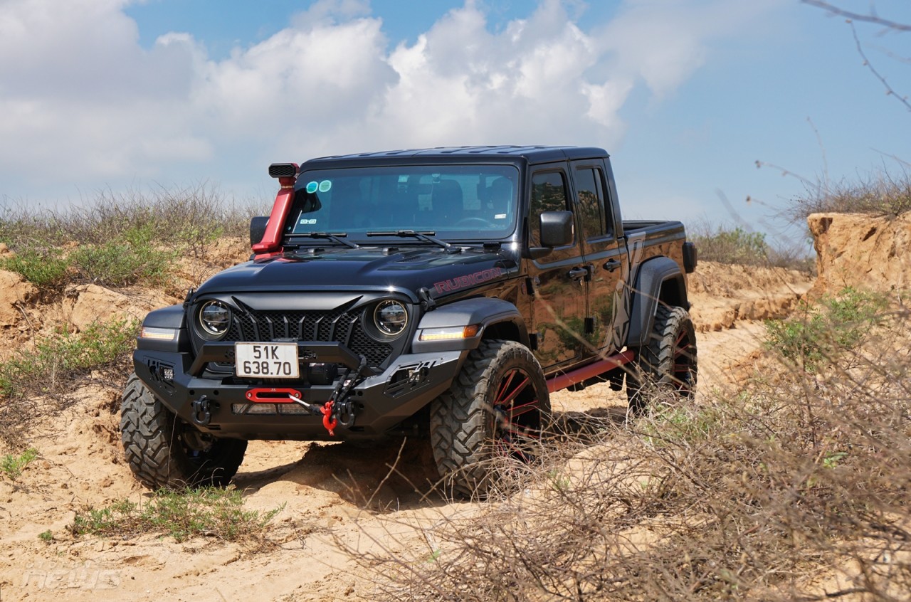 tin triệu hồi Jeep Wrangler và Gladiator lỗi đèn cảnh báo động cơ 