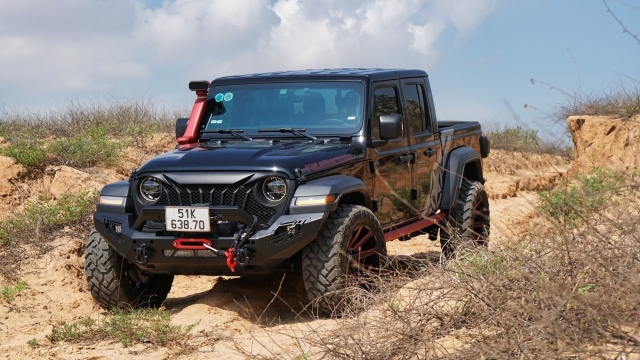 Triệu hồi Jeep Wrangler và Gladiator tại Việt Nam do lỗi đèn cảnh báo động cơ